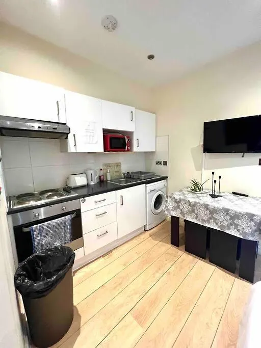 Beautiful One Bedroom Flat In Central Location Londres
